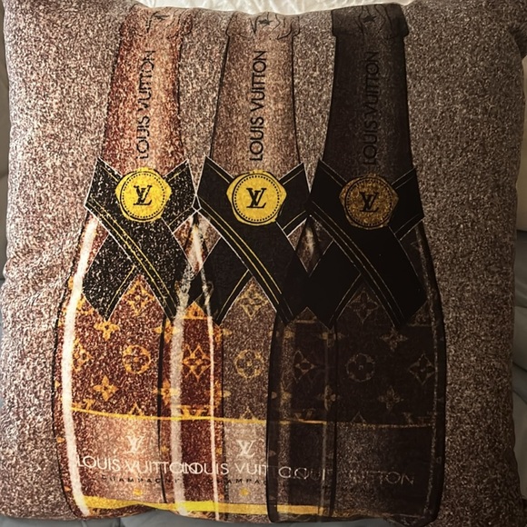 Decorative Pillows SET of 3. NON Branded New Out Of Package. - Picture 9 of 11